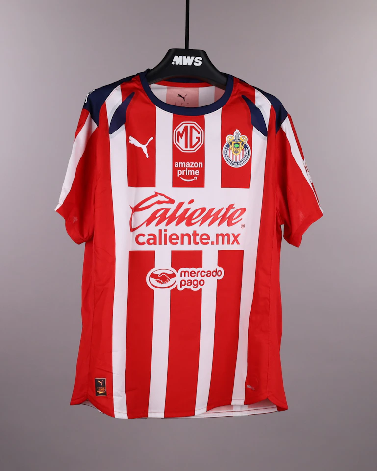 来自Chivas Guadalajara的Roberto Carlos Alvarado Hernández球衣