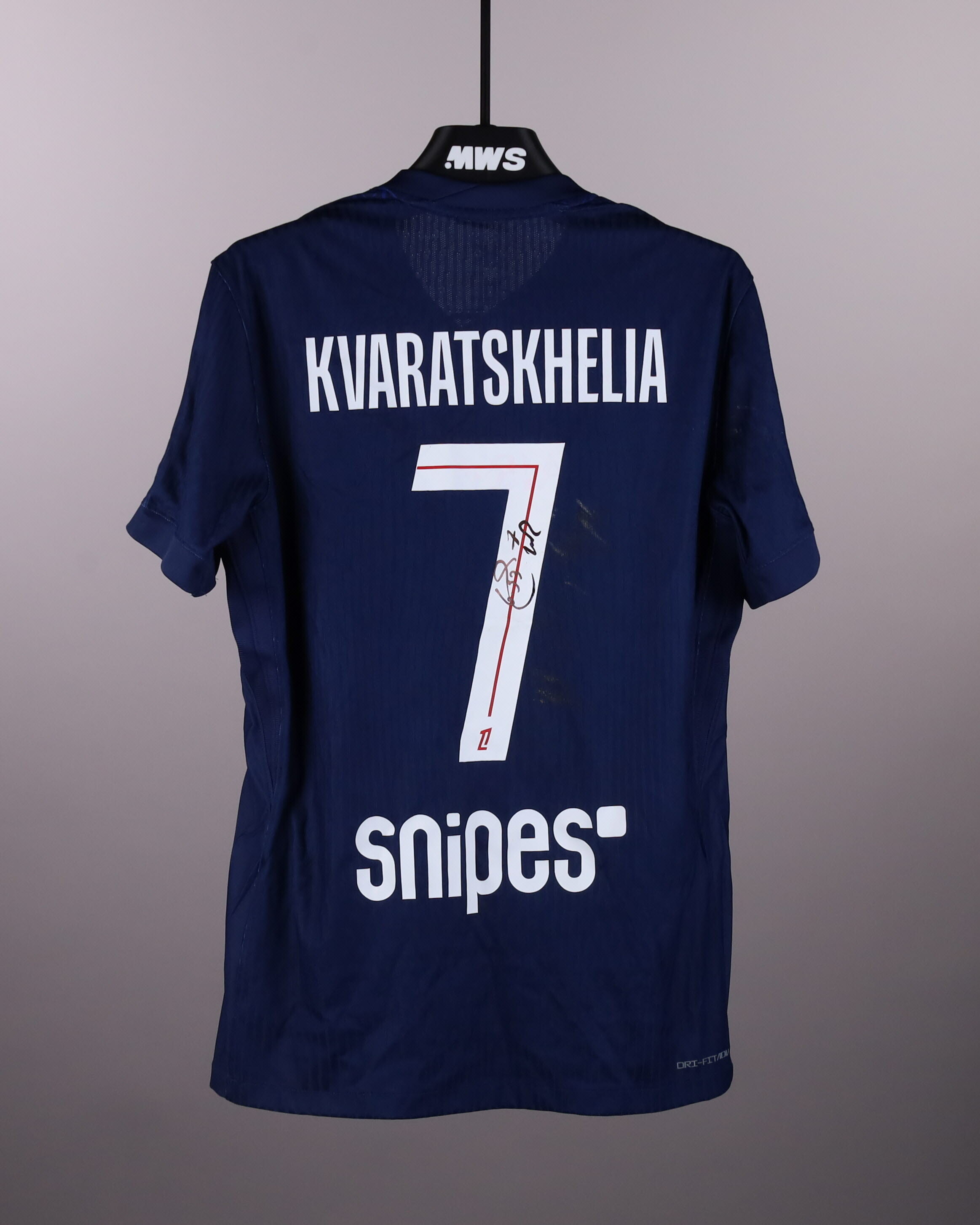 Khvicha Kvaratskhelia Paris Saint-Germain shirt