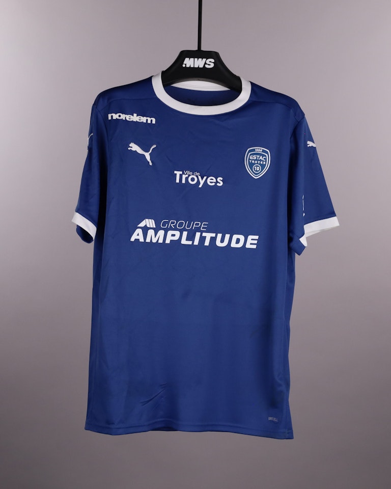 Kouadou Jaures Assoumou ESTAC Troyes shirt