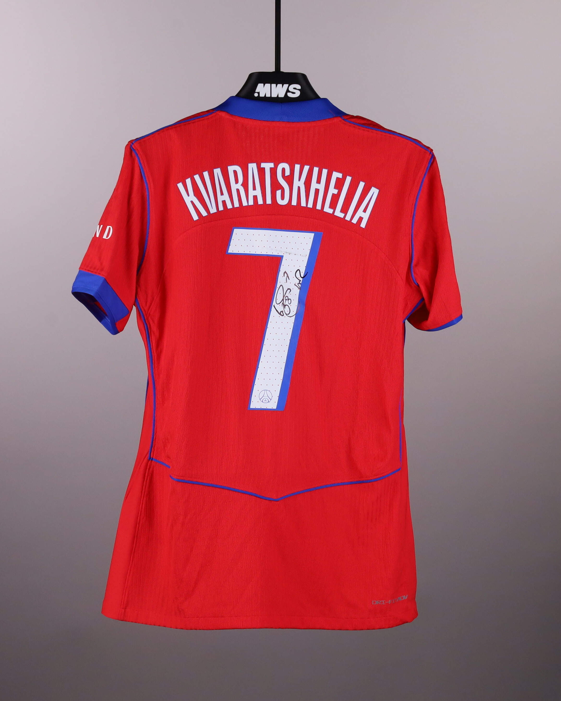 Khvicha Kvaratskhelia Paris Saint-Germain shirt