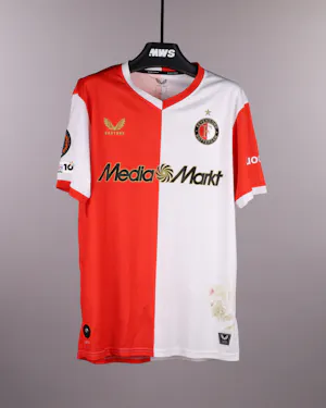 来自Feyenoord的Luciano Valente球衣