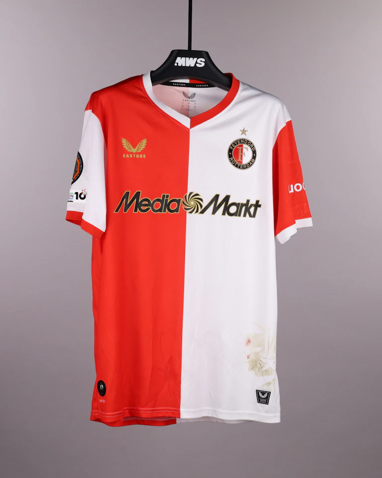 来自Feyenoord的Luciano Valente球衣