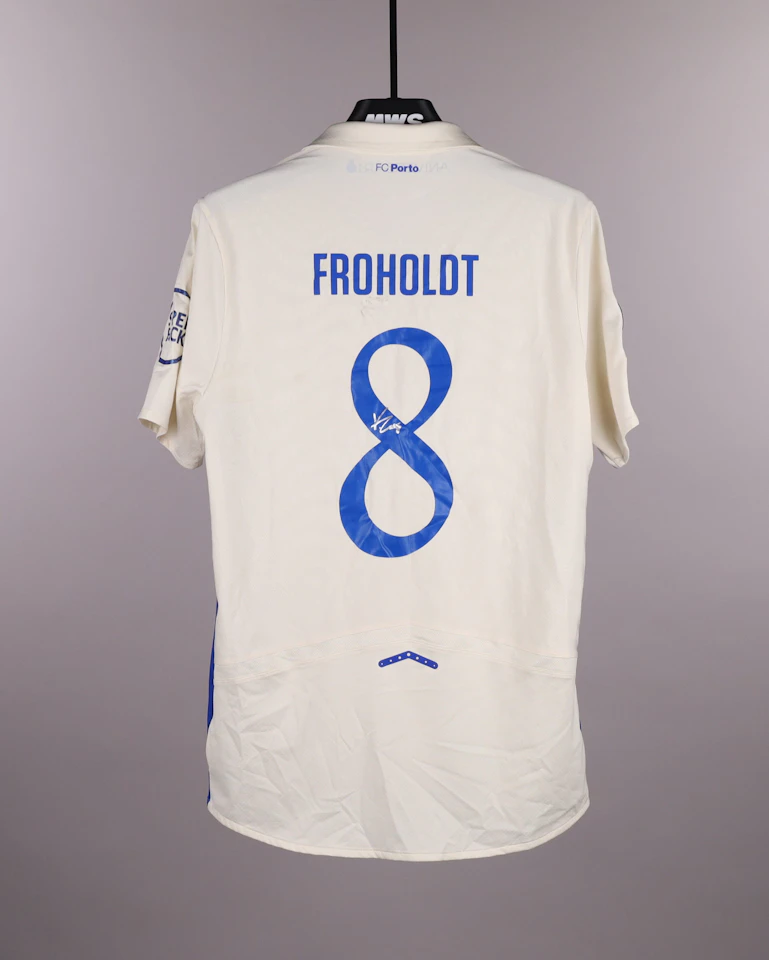 来自FC Porto的Victor Froholdt球衣