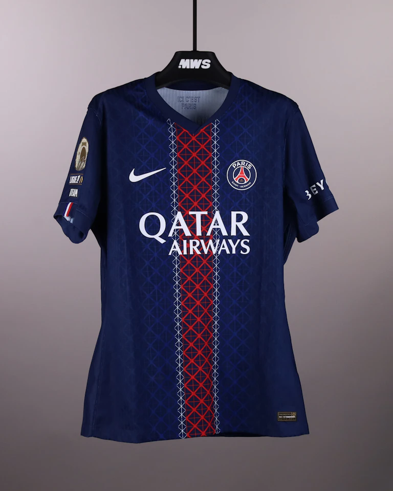Khvicha Kvaratskhelia Paris Saint-Germain jersey