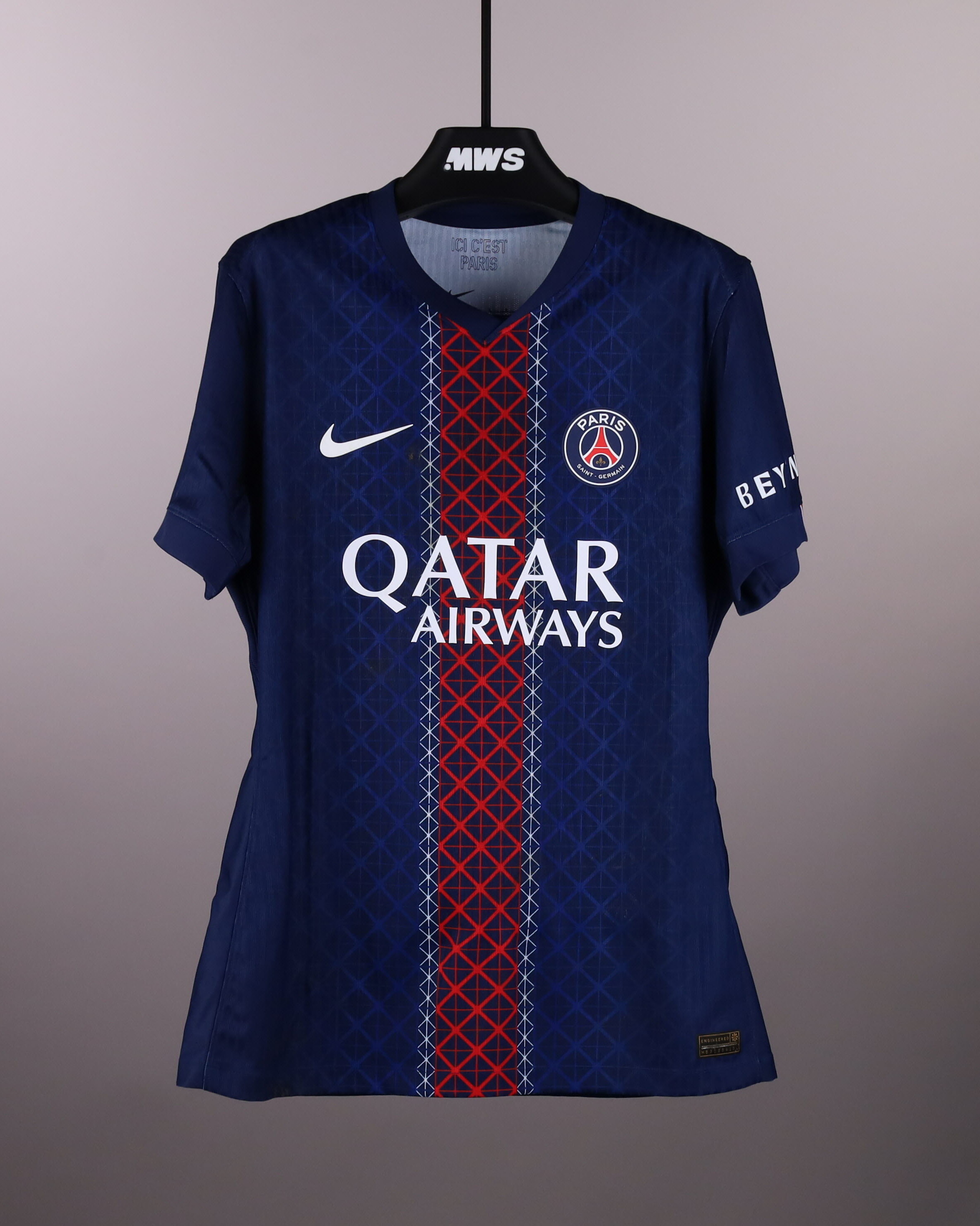 Lucas Hernández Paris Saint-Germain shirt
