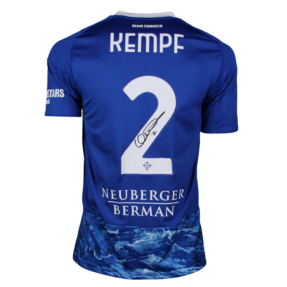 来自Como 1907的Marc-Oliver Kempf球衣