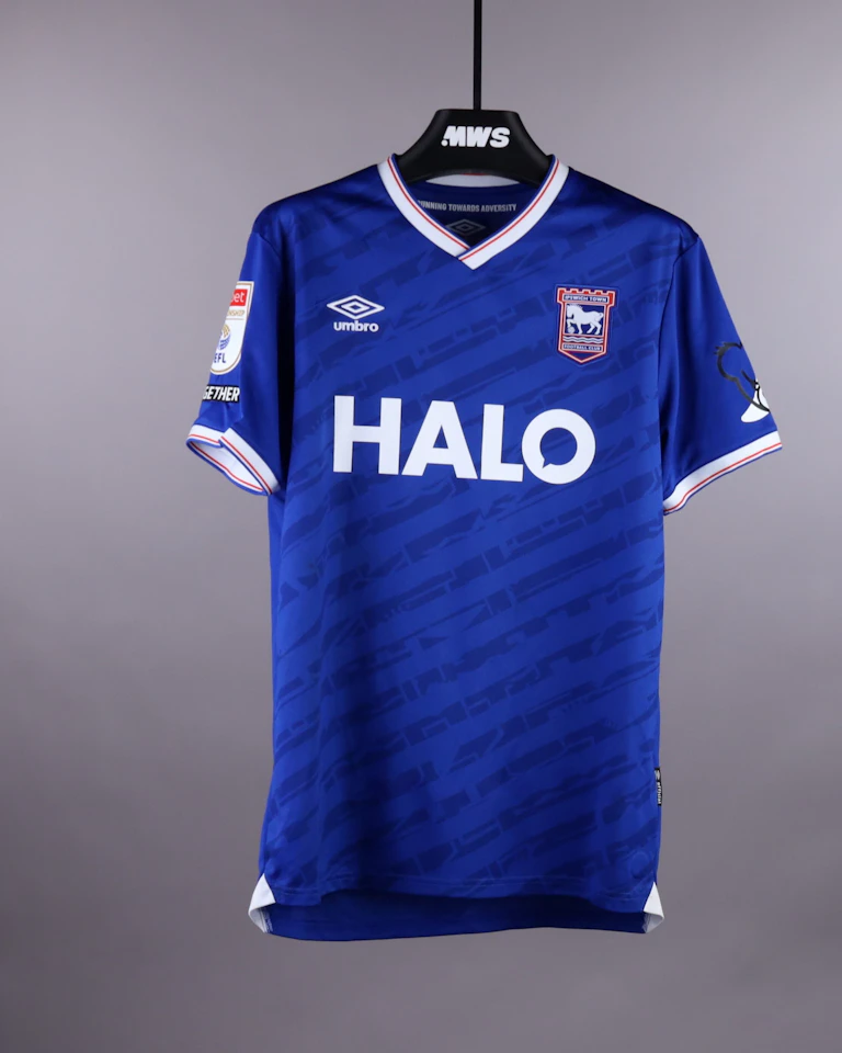 来自Ipswich Town的Azor Matusiwa球衣