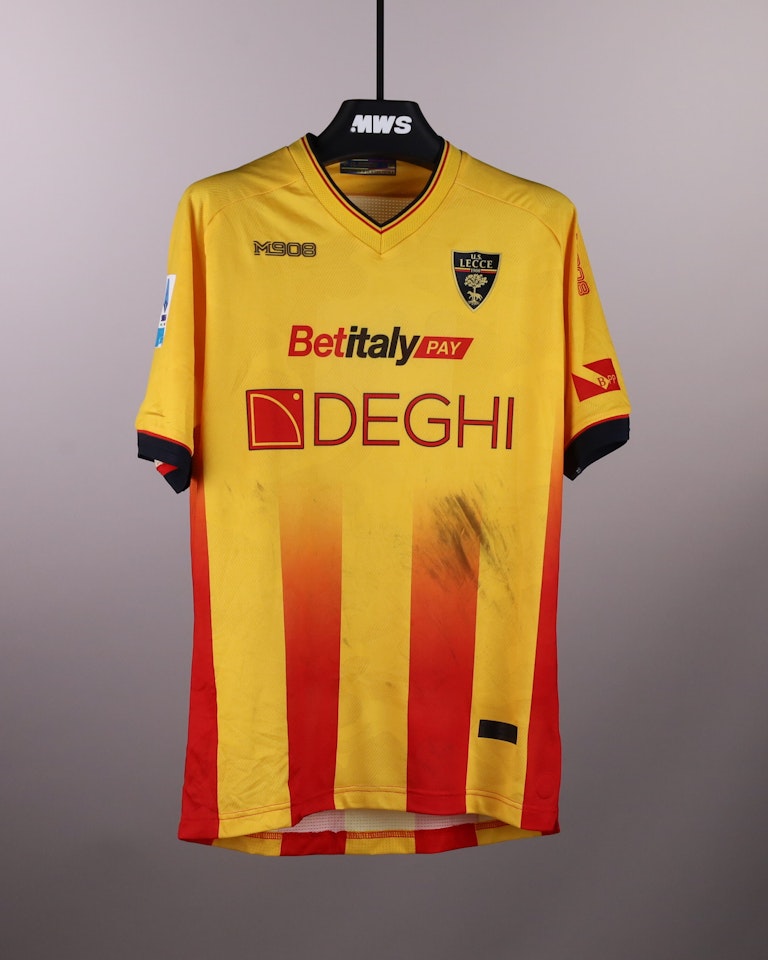 Lameck Banda US Lecce shirt