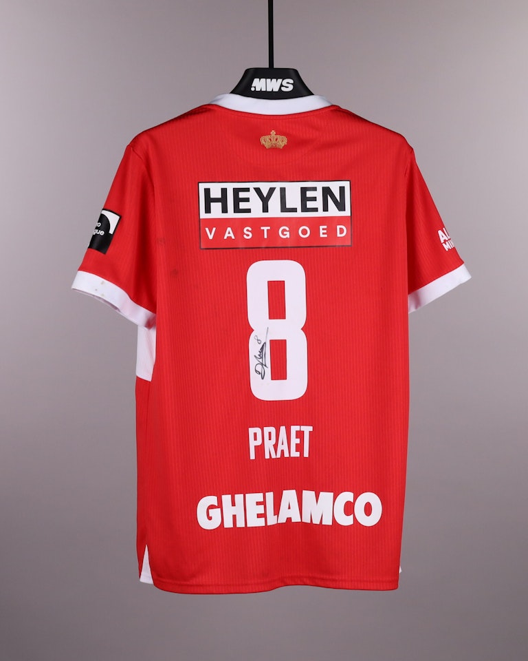 Dennis Praet Royal Antwerp FC shirt