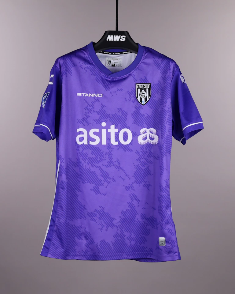 来自Heracles的Luka Kulenovic球衣