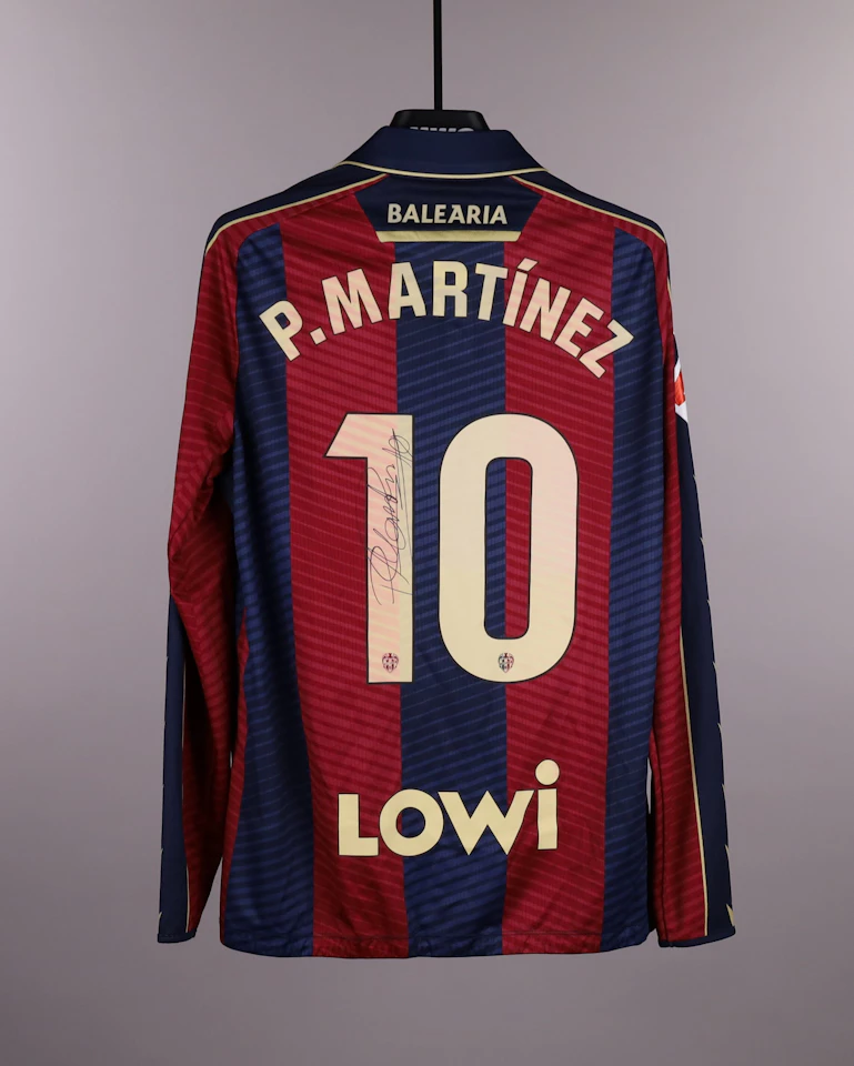 来自Levante UD的Pablo Martínez Andrés球衣