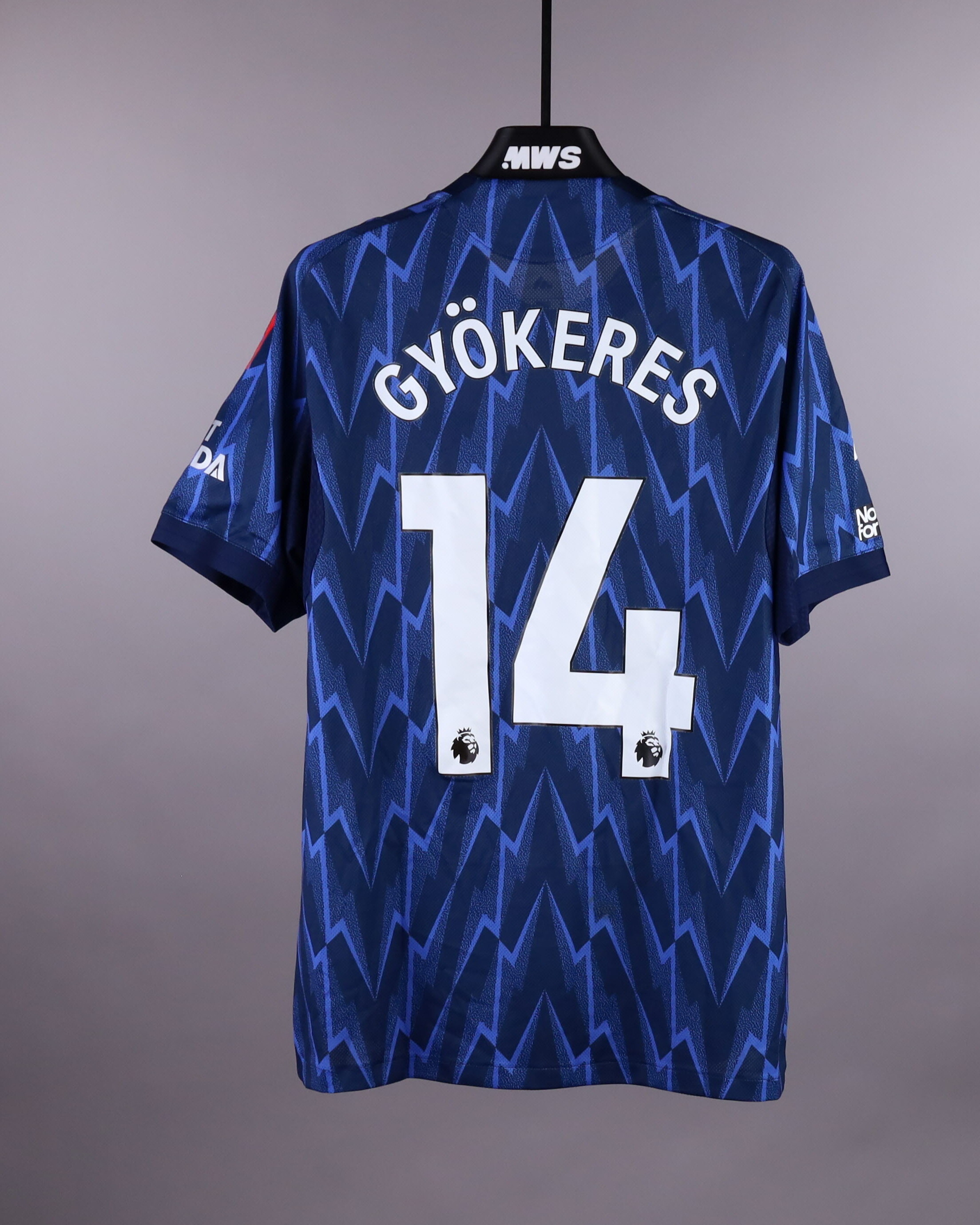 Viktor Gyökeres Arsenal shirt