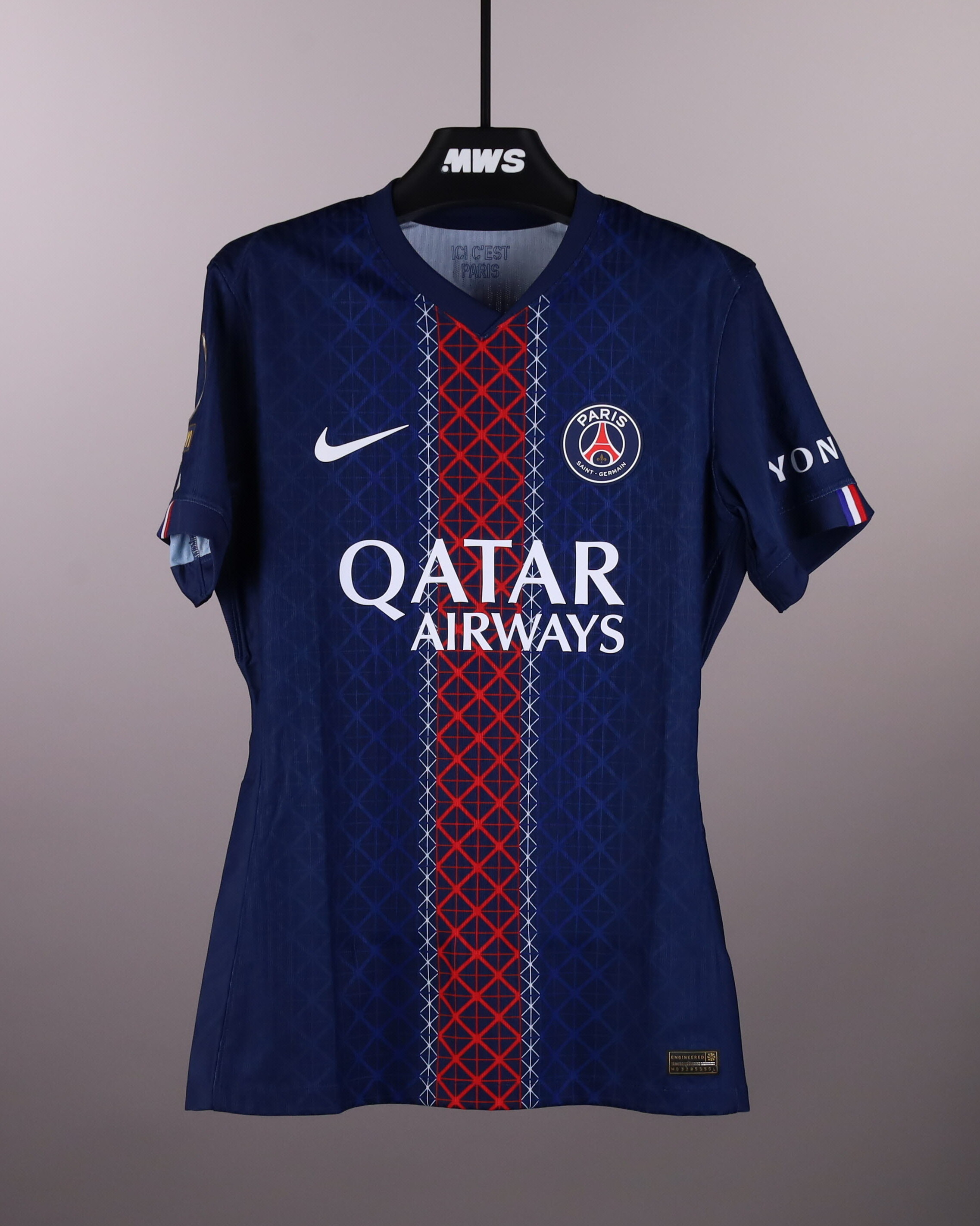 Vitinha Paris Saint-Germain shirt