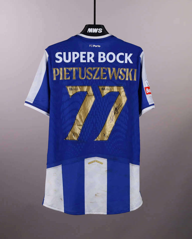 来自FC Porto的Oskar Pietuszewski球衣