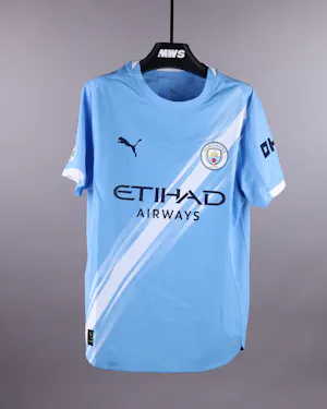 来自Manchester City的Erling Haaland球衣