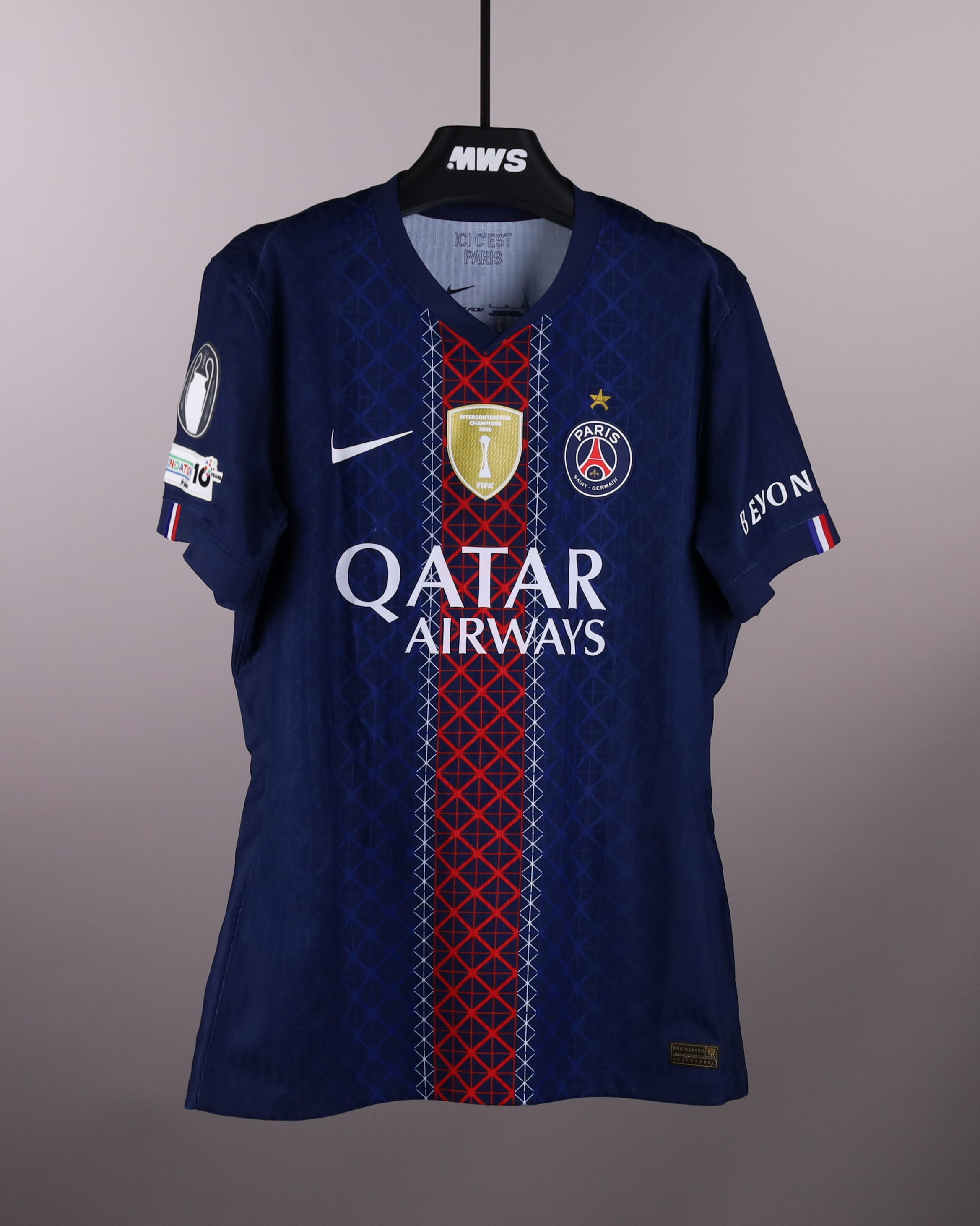 Achraf Hakimi Paris Saint-Germain shirt