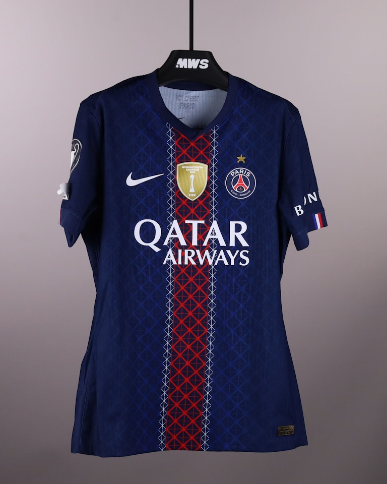 Bradley Barcola Paris Saint-Germain のシャツ
