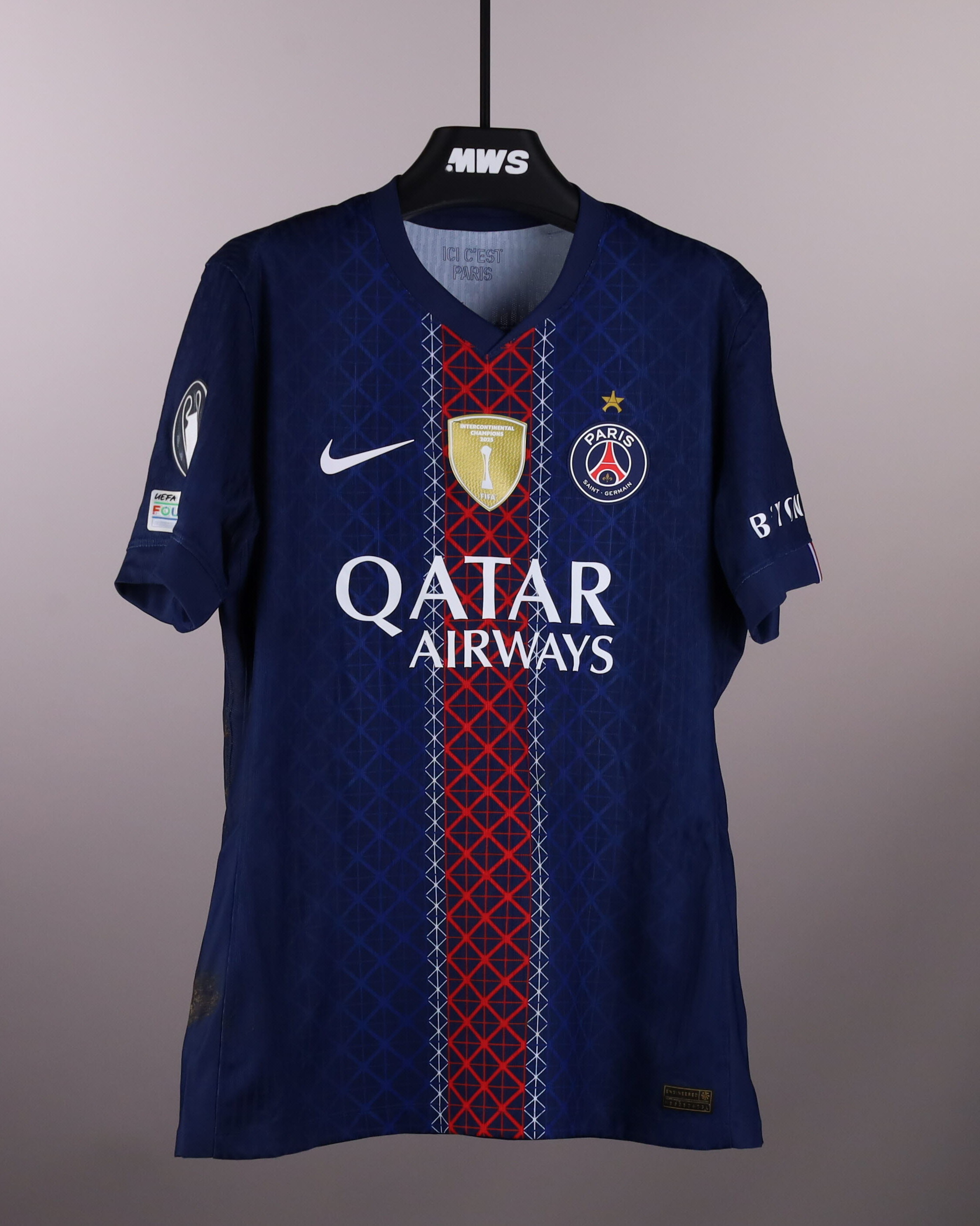 João Neves Paris Saint-Germain shirt