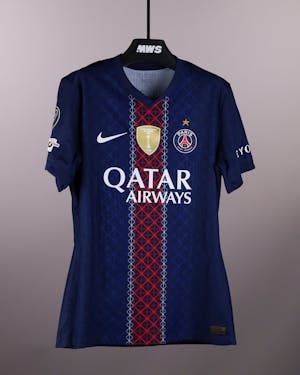 Paris Saint-Germain 팀의 Marquinhos 셔츠