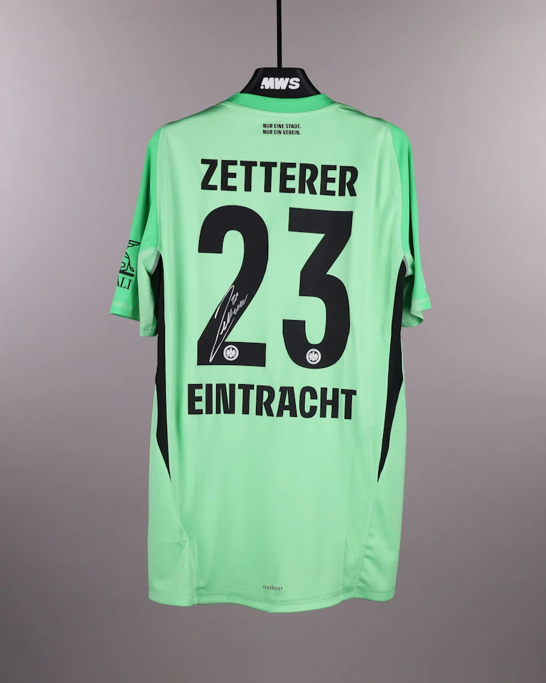 来自Eintracht Frankfurt的Michael Zetterer球衣