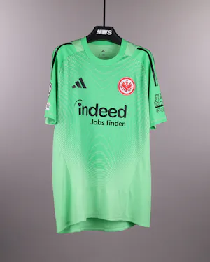 来自Eintracht Frankfurt的Michael Zetterer球衣