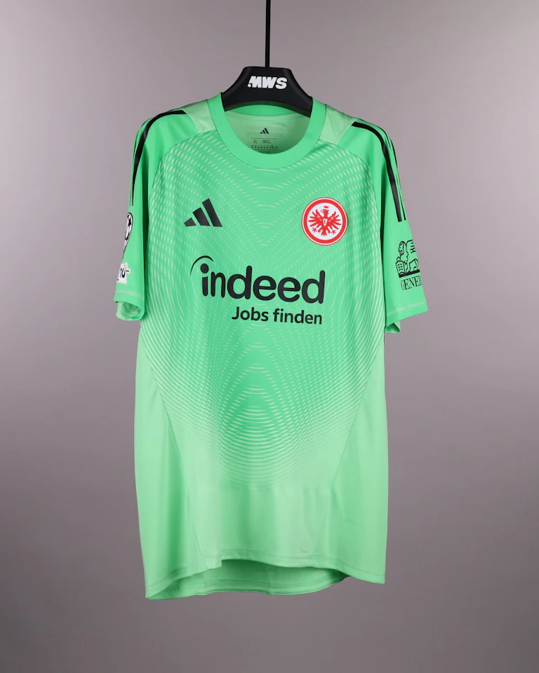来自Eintracht Frankfurt的Michael Zetterer球衣