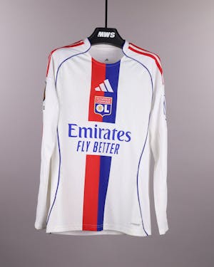Clinton Mata Olympique Lyonnais のシャツ