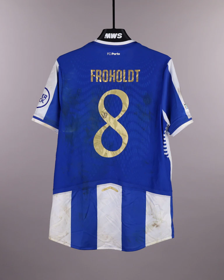 来自FC Porto的Victor Froholdt球衣