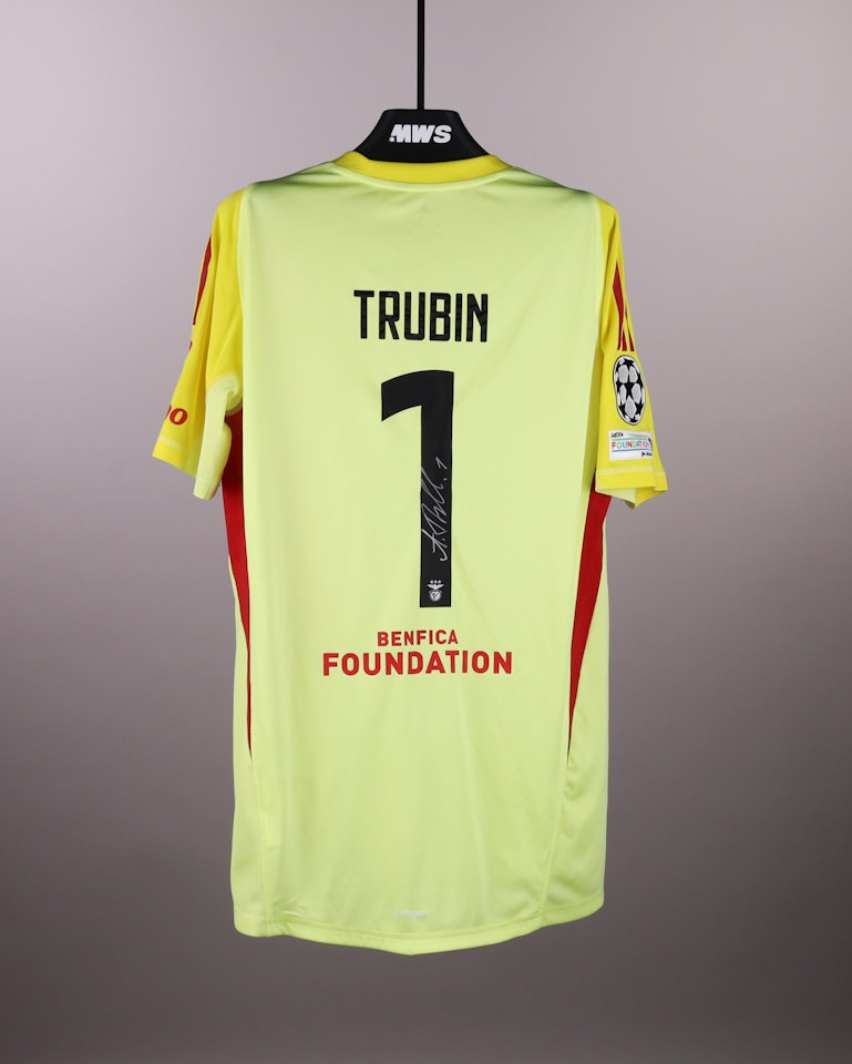 Anatoliy Trubin SL Benfica のシャツ