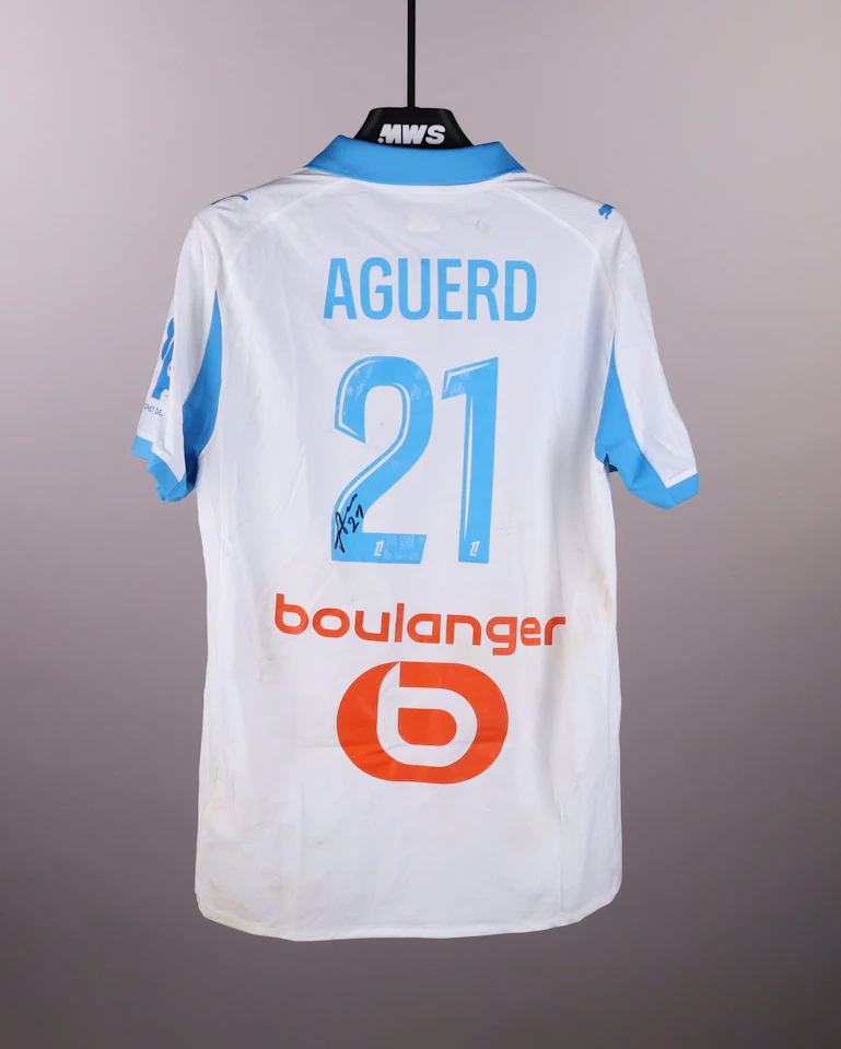 来自Olympique de Marseille的Nayef Aguerd球衣