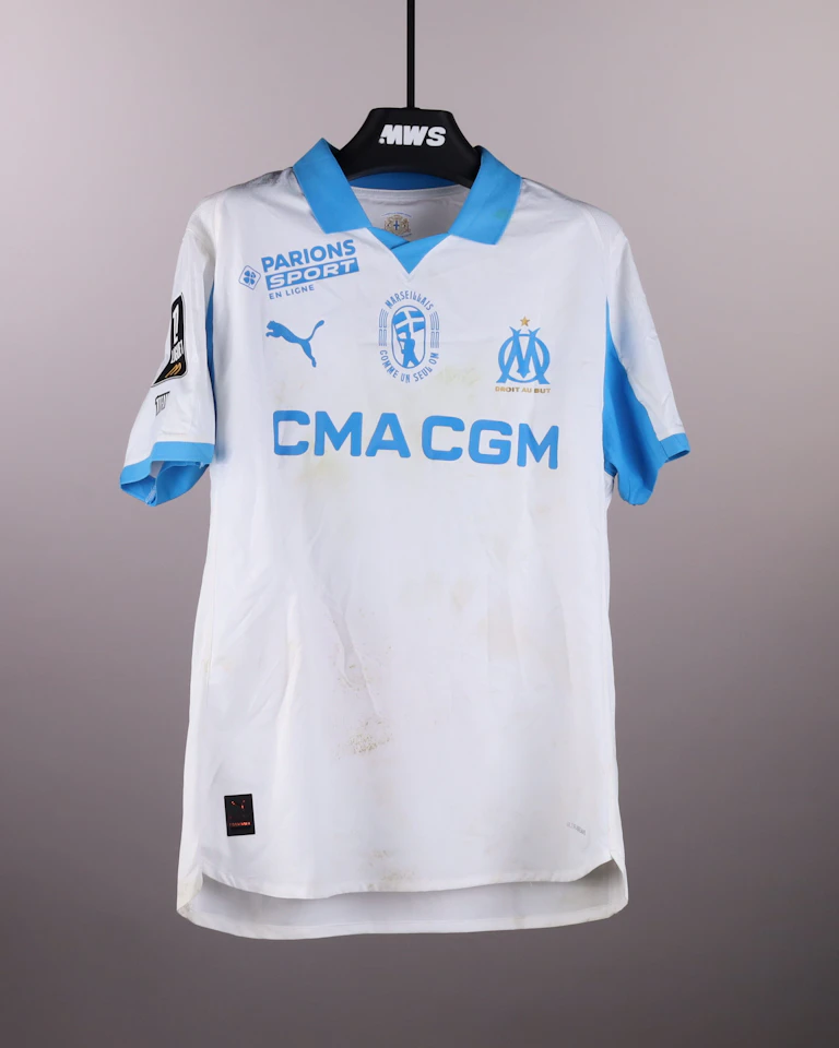 来自Olympique de Marseille的Nayef Aguerd球衣