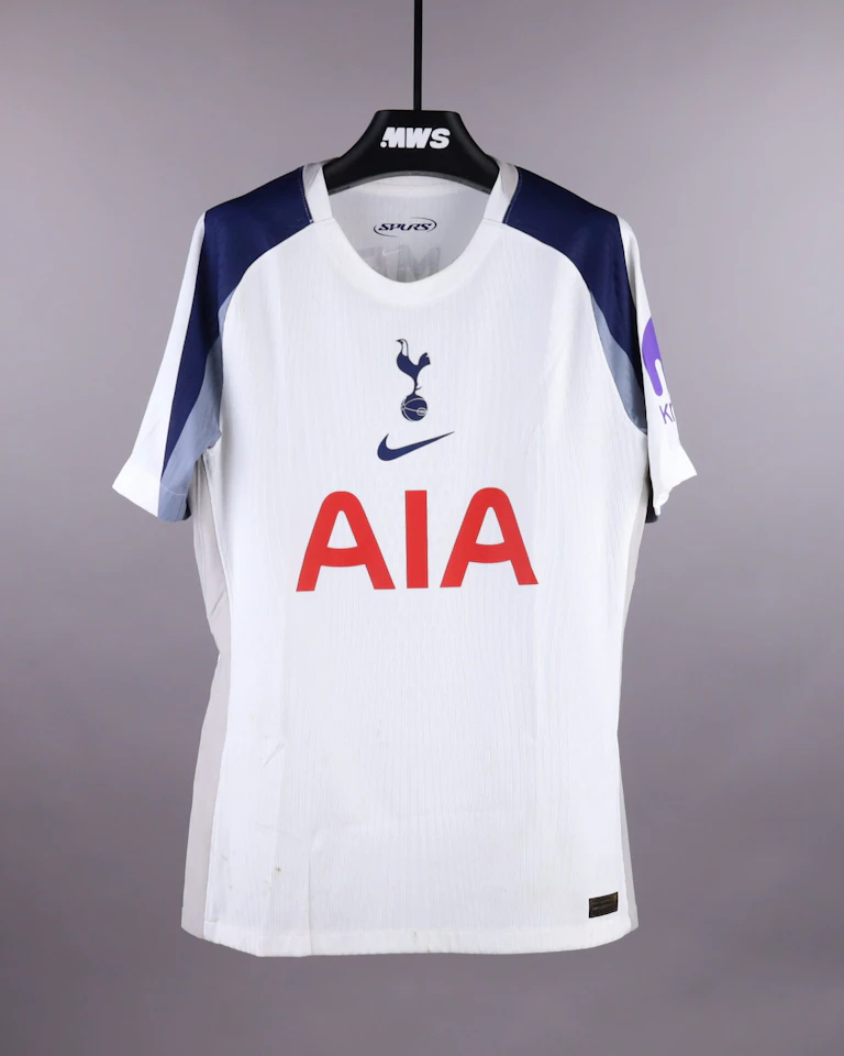 Cristian Romero Tottenham Hotspur shirt