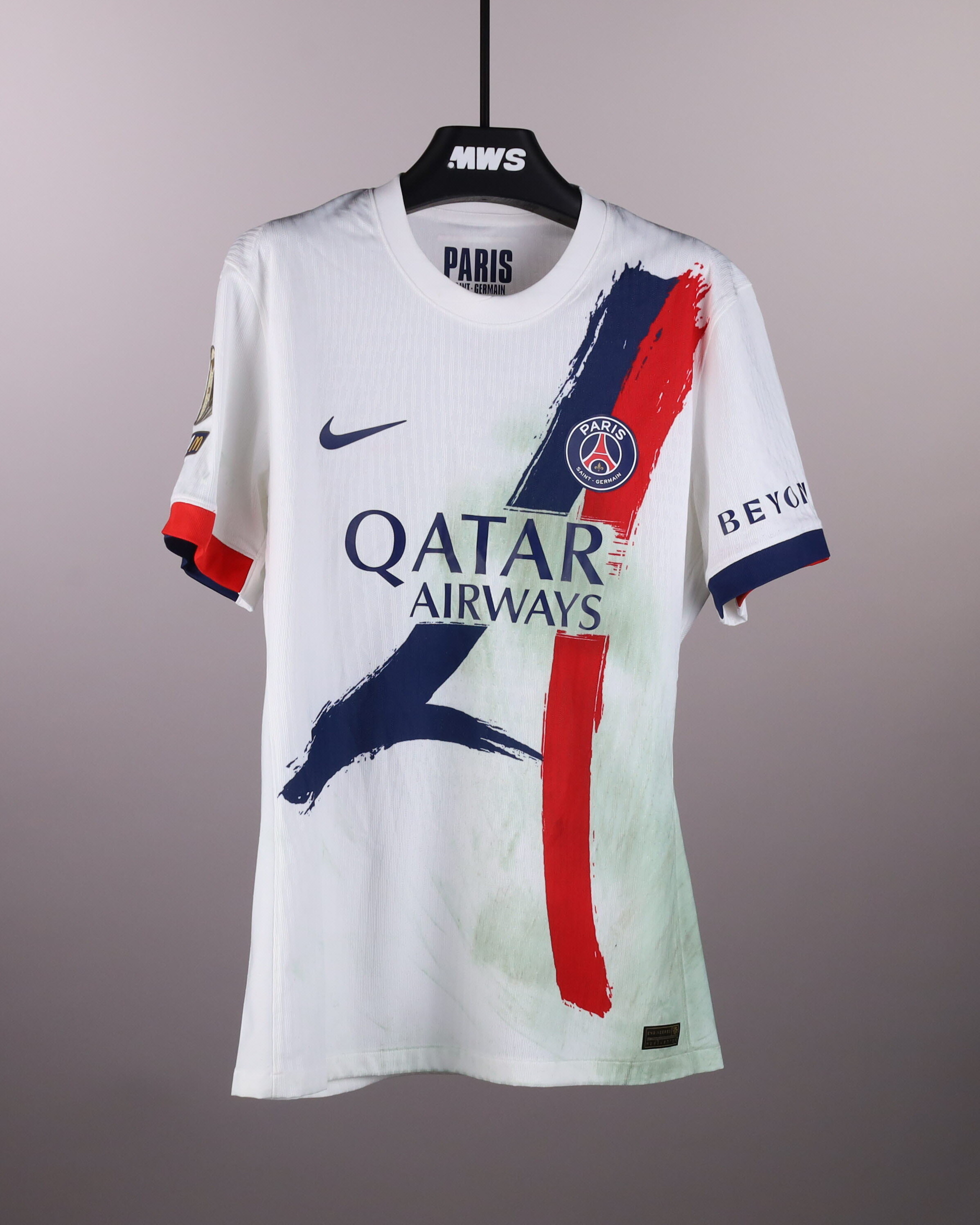 Bradley Barcola Paris Saint-Germain shirt