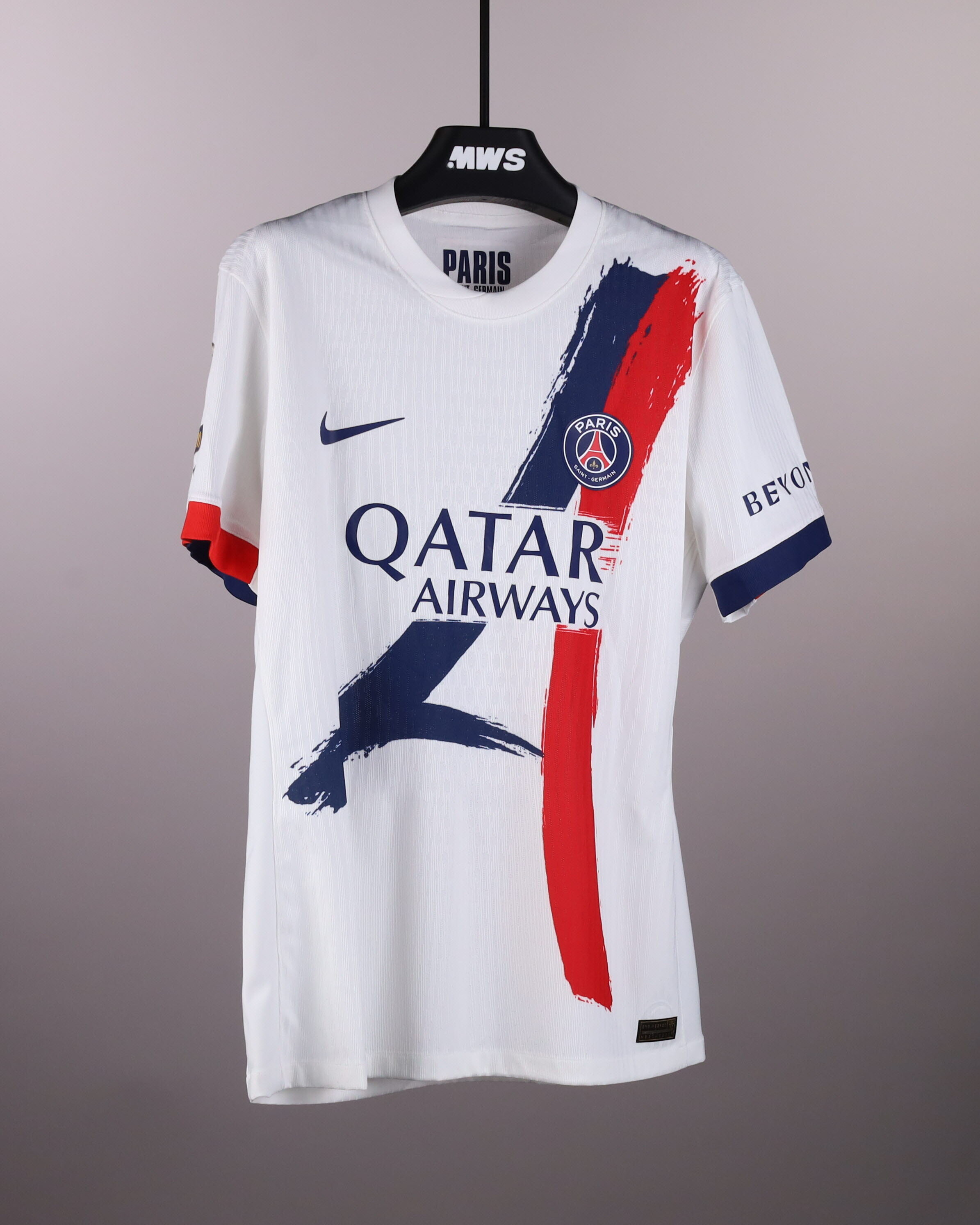 Lucas Hernández Paris Saint-Germain shirt