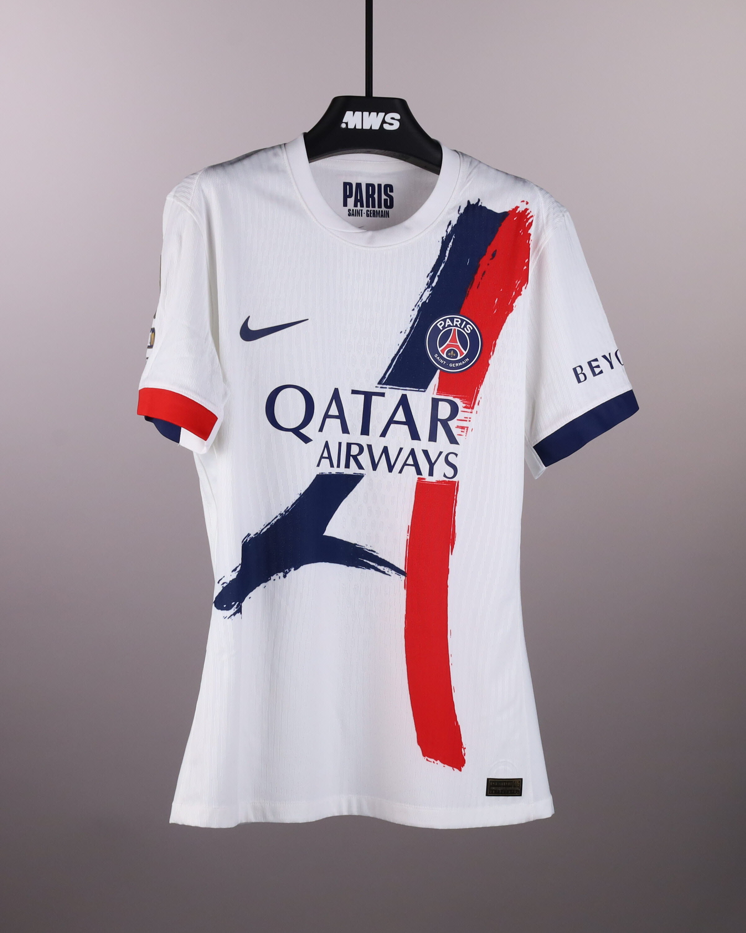 Gonçalo Ramos Paris Saint-Germain のシャツ