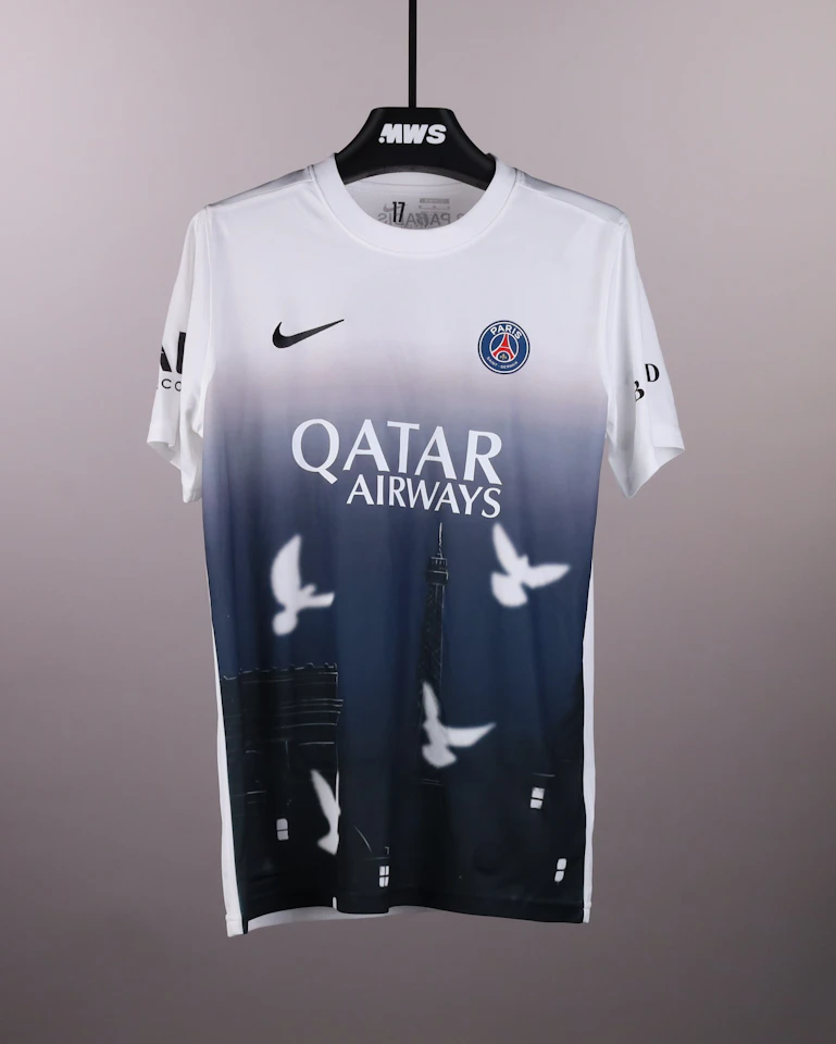 Vitinha Paris Saint-Germain shirt