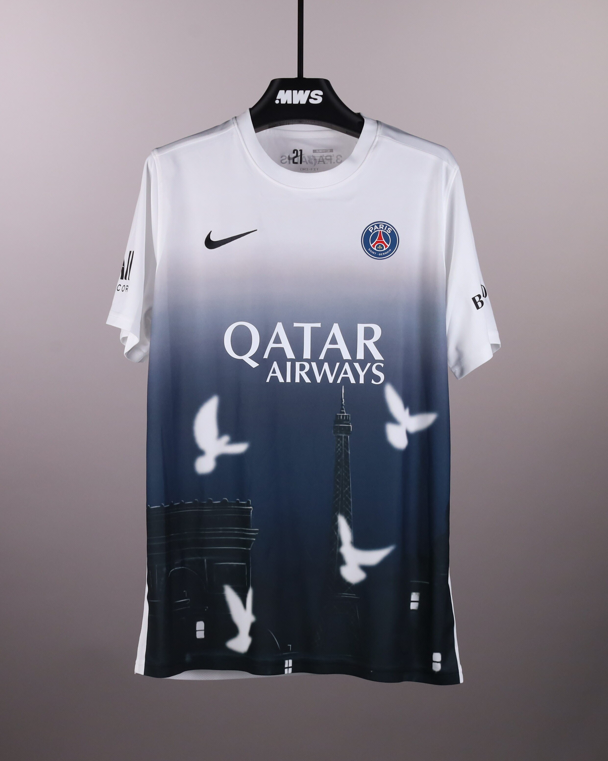 Lucas Hernández Paris Saint-Germain shirt