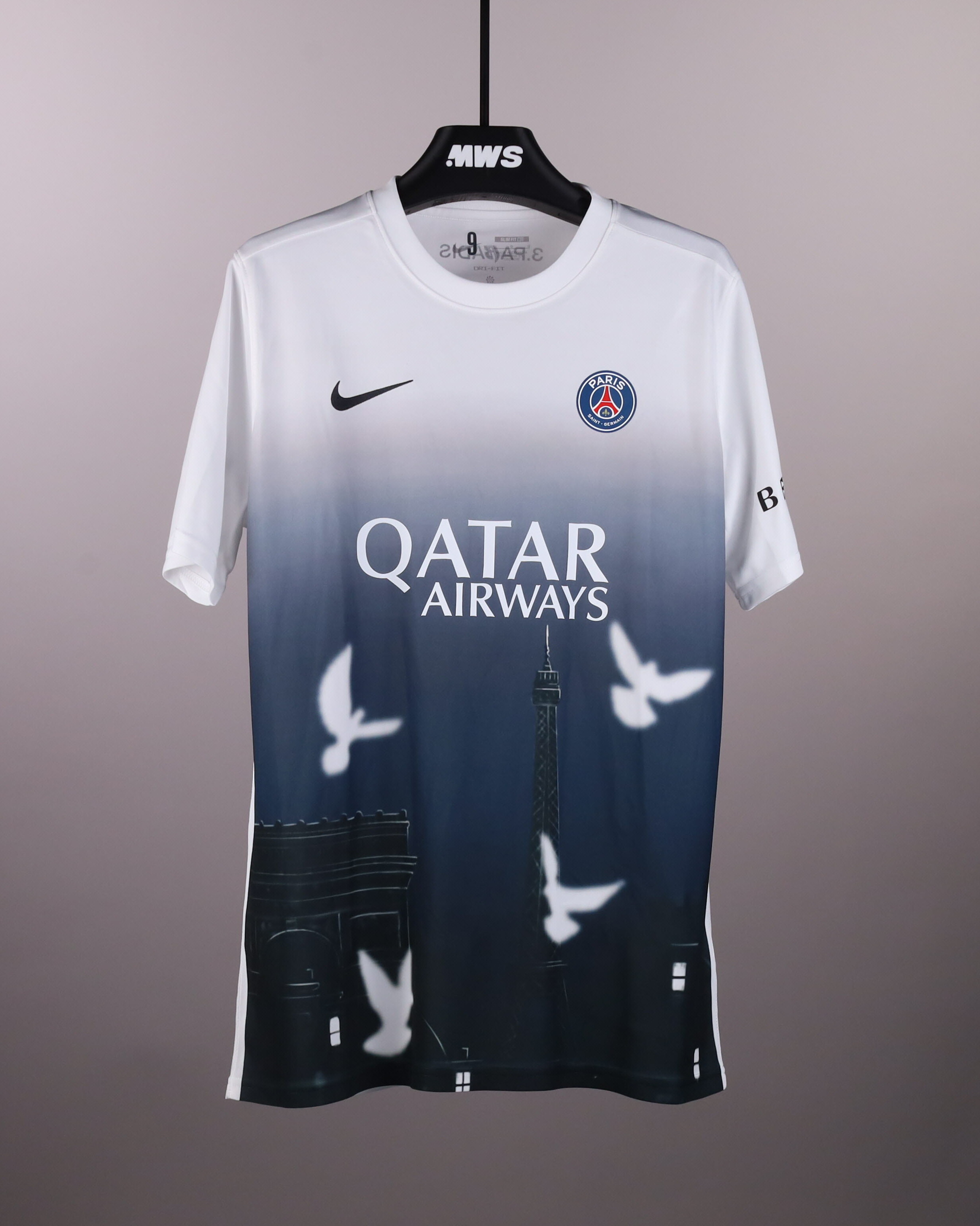 Gonçalo Ramos Paris Saint-Germain shirt
