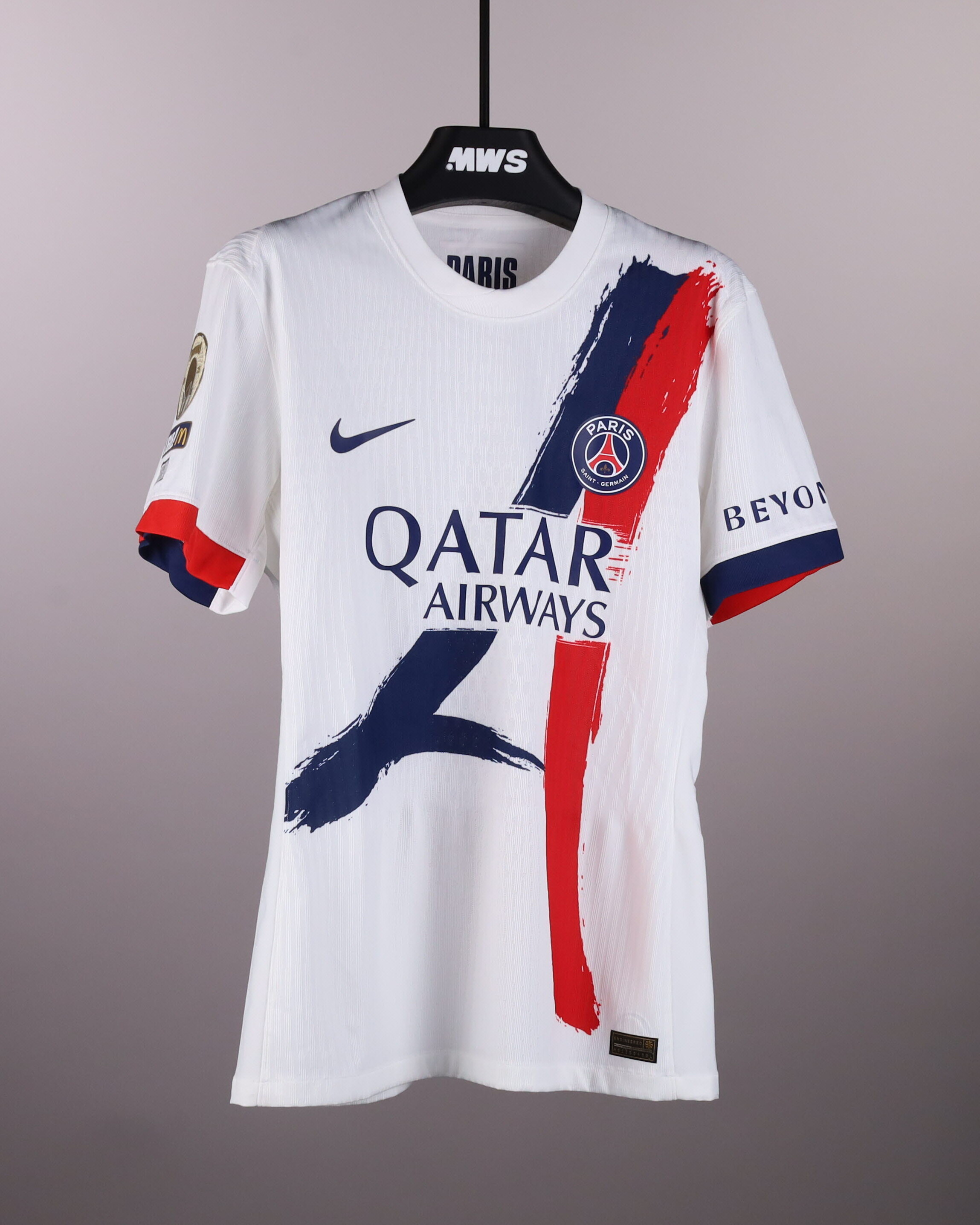 Vitinha Paris Saint-Germain shirt