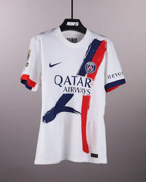 Paris Saint-Germain 팀의 Vitinha 셔츠