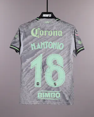 来自Club América Women的Nancy Antonio球衣