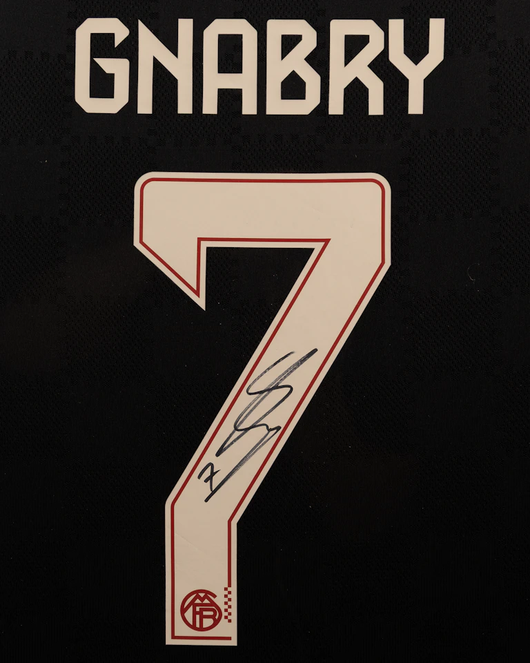 Limited Edition Serge Gnabry Shirt | FC Bayern München