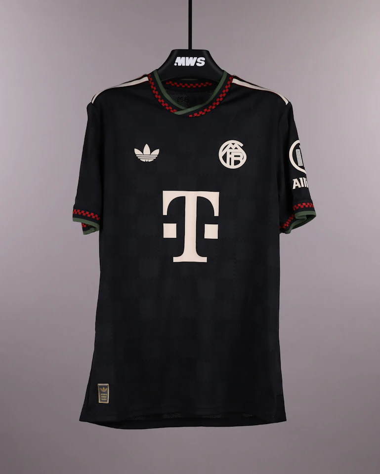 Hiroki Ito 伊藤洋輝 FC Bayern München のシャツ