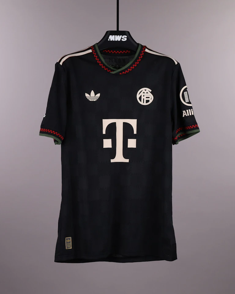 Aleksandar Pavlović FC Bayern München forması