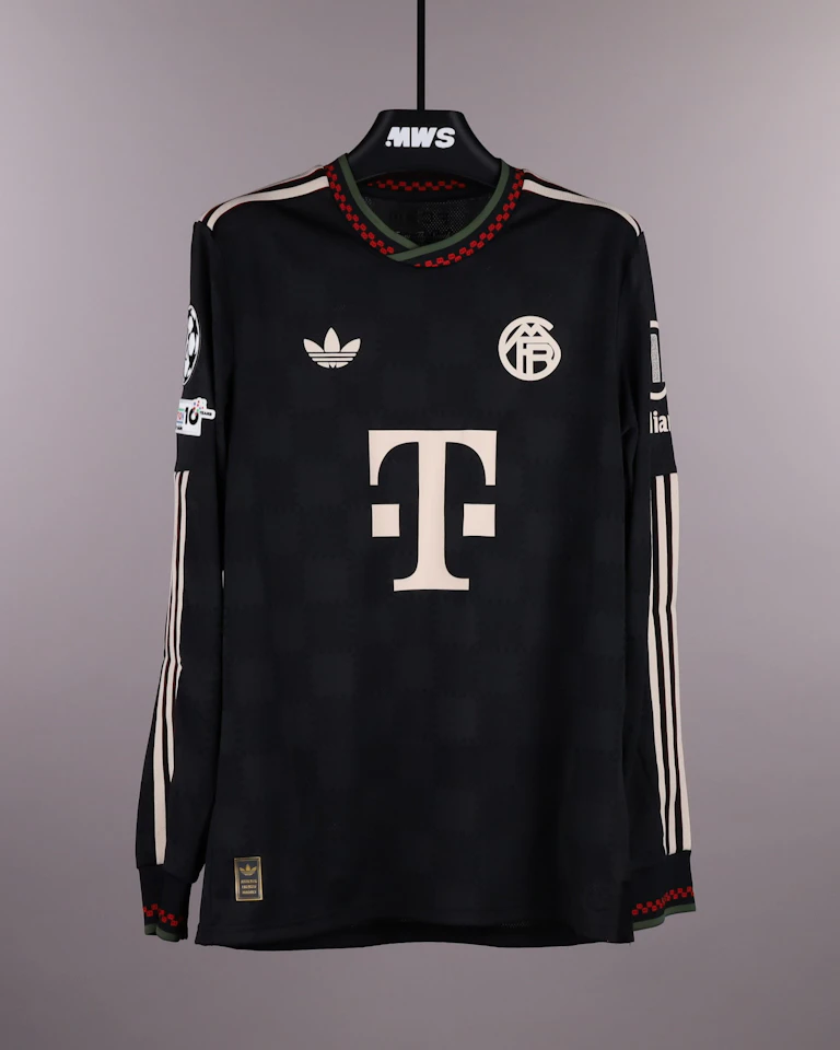 FC Bayern München-Trikot von Michael Olise