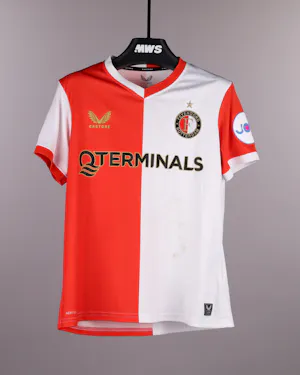来自Feyenoord的Akari Takeshige 竹重杏歌理球衣