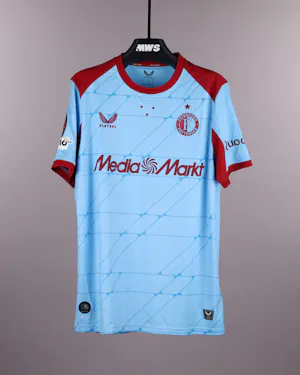 来自Feyenoord的Luciano Valente球衣