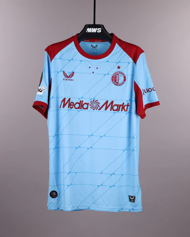 来自Feyenoord的Luciano Valente球衣