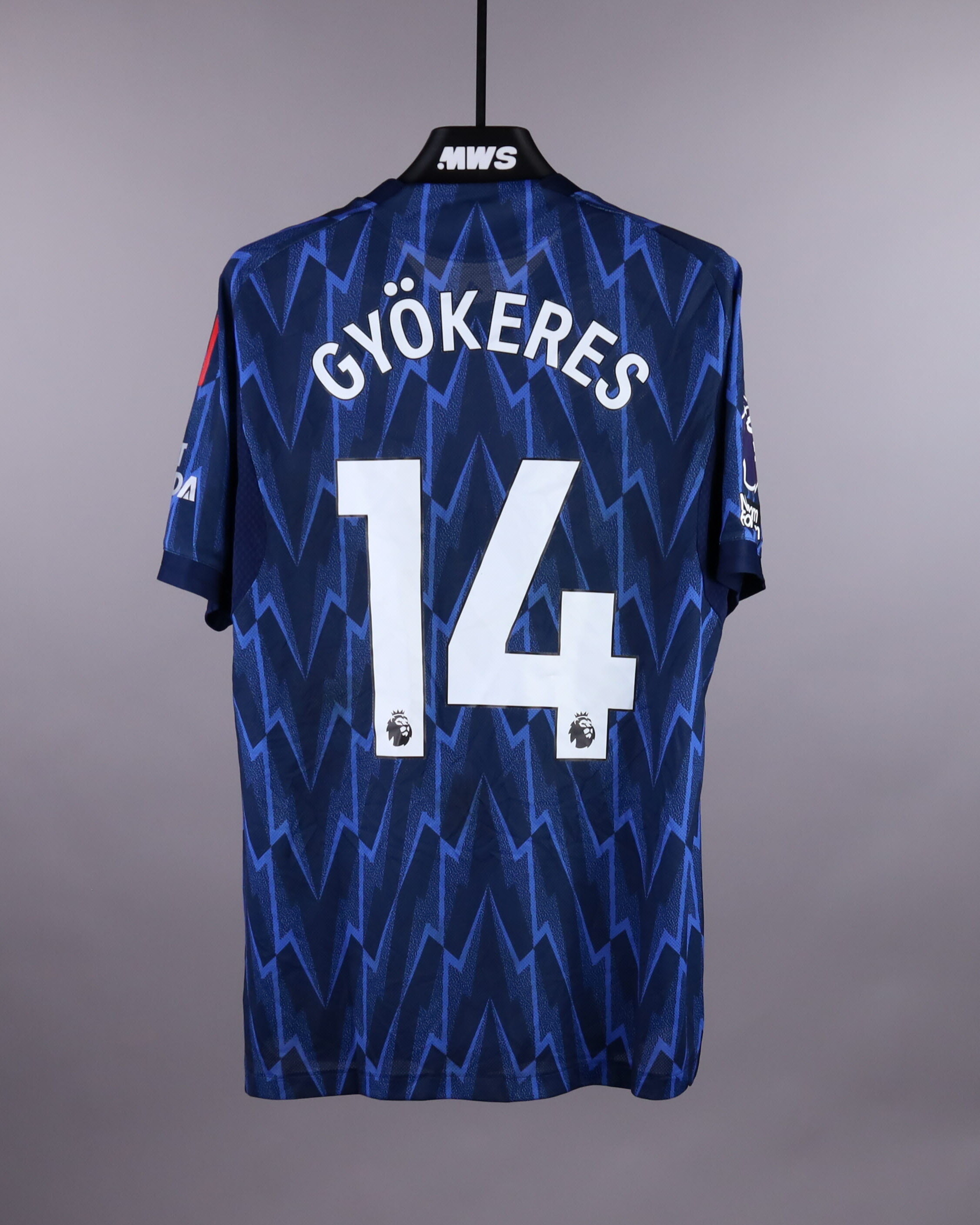 Viktor Gyökeres Arsenal shirt