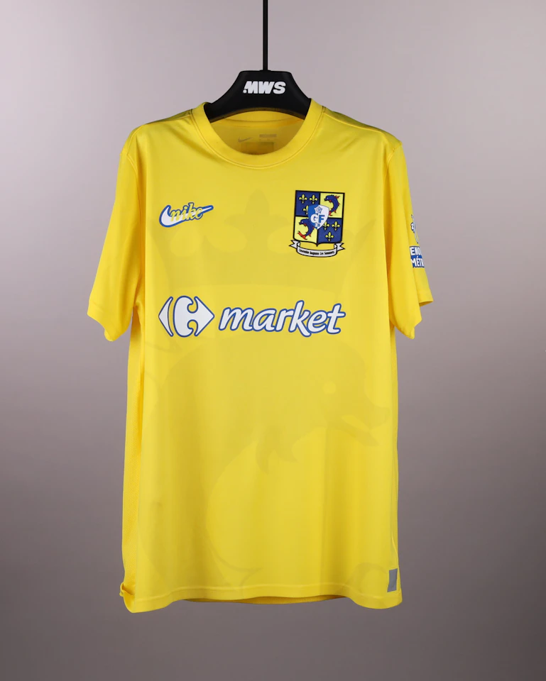 来自Grenoble Foot 38的Moussa Djitté球衣